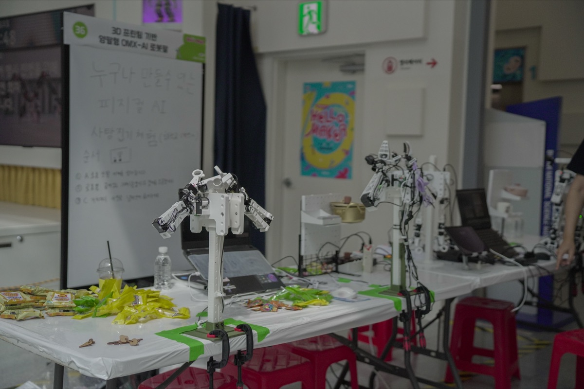OMX Twins의 작품 사진 2