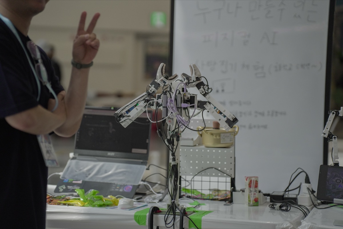 OMX Twins의 작품 사진 4